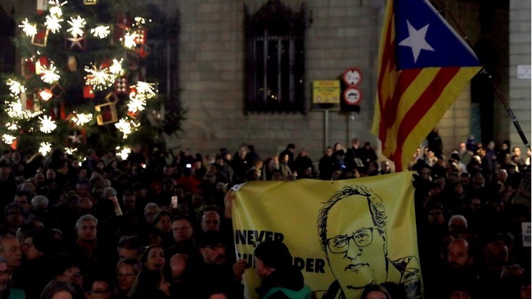 Izašli na ulice Barcelone, podupiru osuđenog katalonskog predsjednika vlade